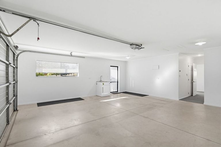 Photo of property in 23 Brookesmith Drive, Waiuku, 2123