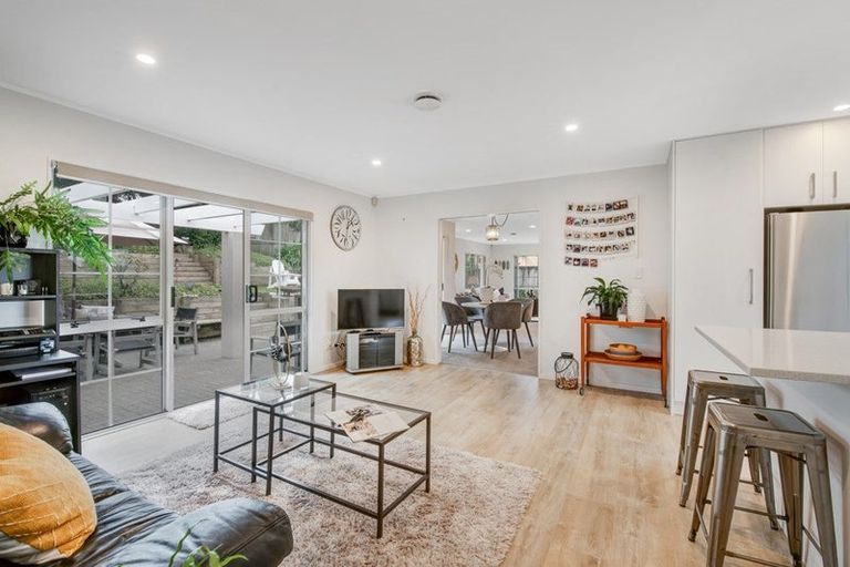 Photo of property in 12 Godwin Court, Unsworth Heights, Auckland, 0632