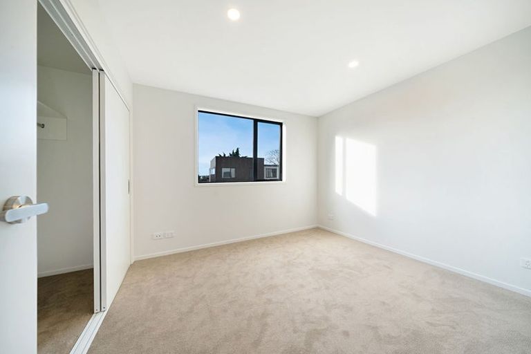 Photo of property in 31 Clay Works Lane, New Lynn, 0600