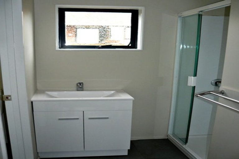 Photo of property in 2/120 Lynwood Road, New Lynn, Auckland, 0600