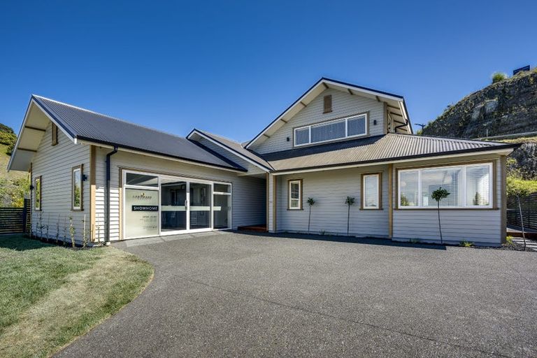 Photo of property in 71 Oak Road, Poraiti, Napier, 4112