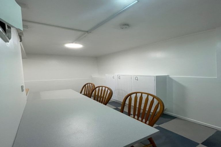 Photo of property in 98 Salamanca Road, Sunnynook, Auckland, 0620