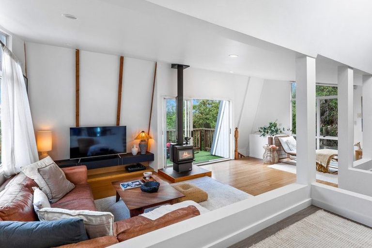 Photo of property in 1000 East Coast Road, Northcross, Auckland, 0630