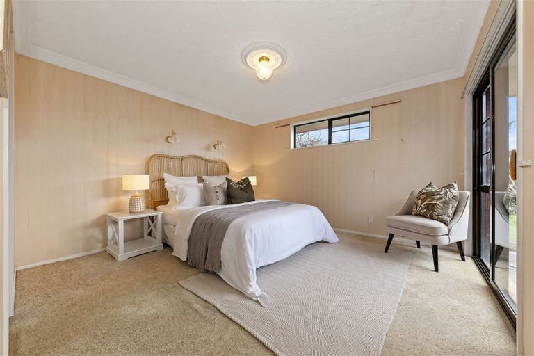 Photo of property in 11 Karnak Crescent, Russley, Christchurch, 8042