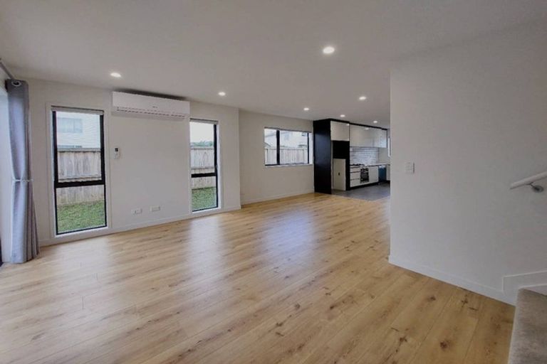 Photo of property in 7b Gulf Crest, Bucklands Beach, Auckland, 2012
