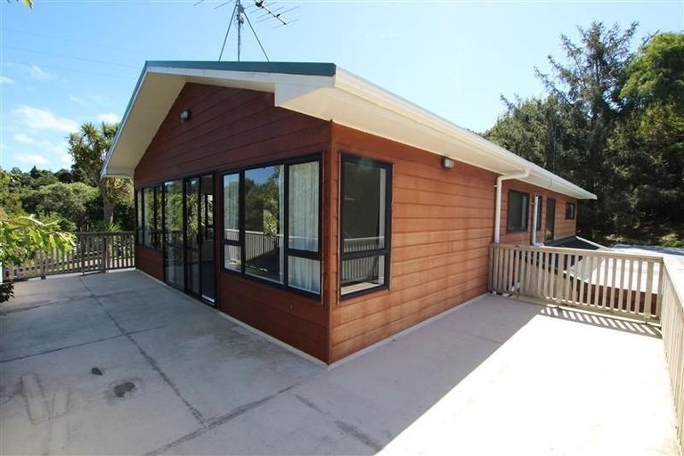 Photo of property in 6 Shirley Road, Parau, Auckland, 0604