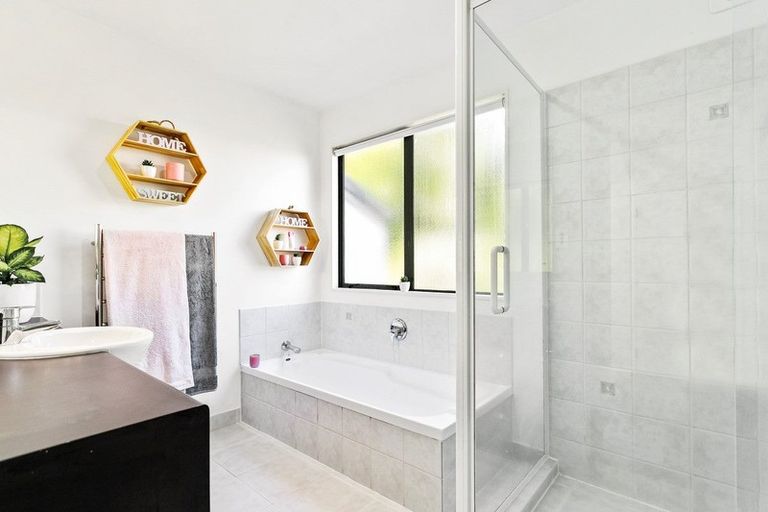 Photo of property in 37 Blue Heron Rise, Stanmore Bay, Whangaparaoa, 0932