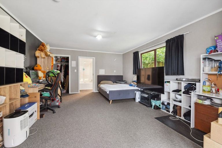 Photo of property in 24 Montjoy Street, Stratford, 4332