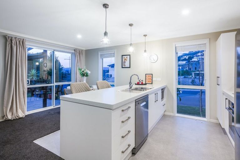 Photo of property in 11 Banks Boulevard, Whitby, Porirua, 5024