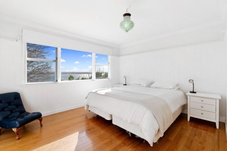 Photo of property in 5 Naera Place, Kawaha Point, Rotorua, 3010