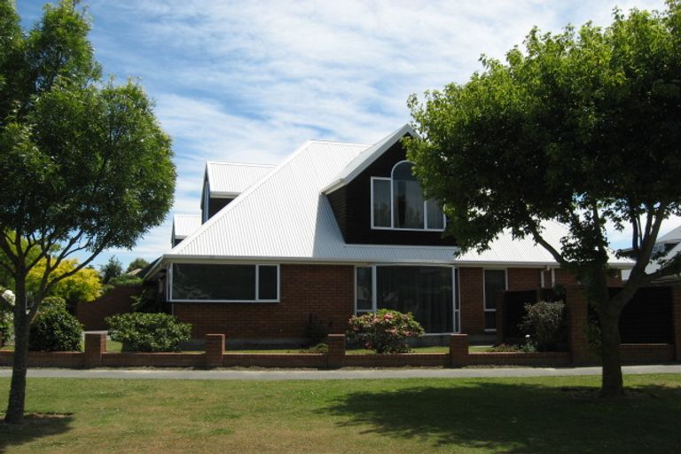 Photo of property in 2/21 Huntingdon Place, Avonhead, Christchurch, 8042