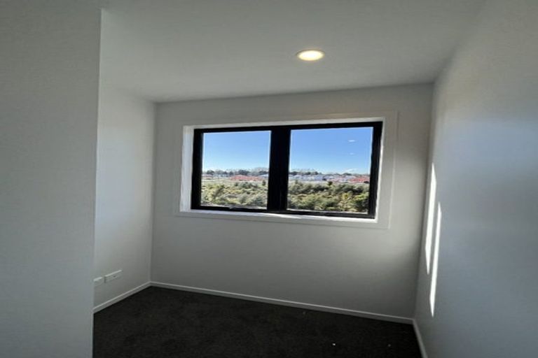 Photo of property in 5 Aramata Road, Papakura, 2110