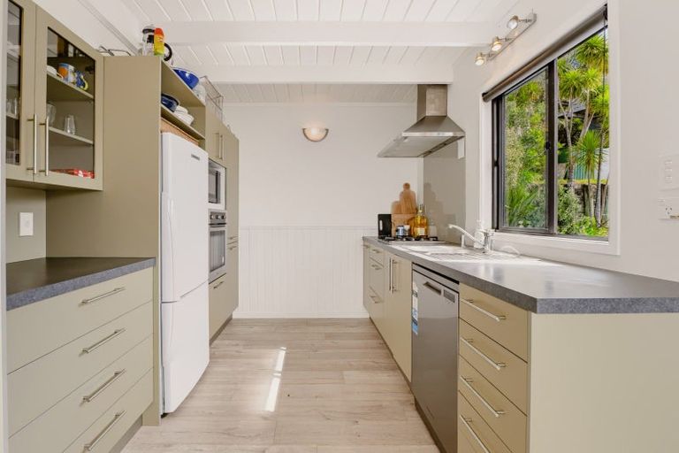 Photo of property in 5 Florence Place, Hahei, Whitianga, 3591