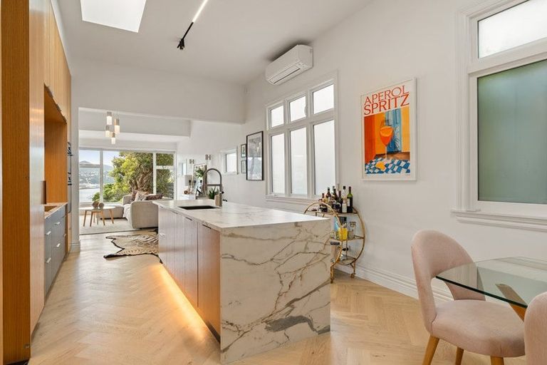 Photo of property in 2 Maida Vale Road, Roseneath, Wellington, 6011