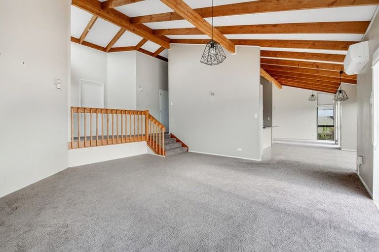 Photo of property in 10 Unsworth Drive, Unsworth Heights, Auckland, 0632