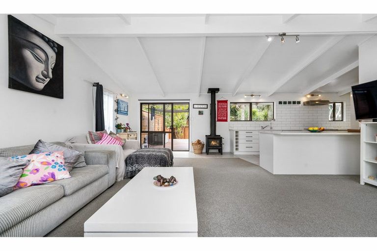 Photo of property in 673 Huia Road, Parau, Auckland, 0604