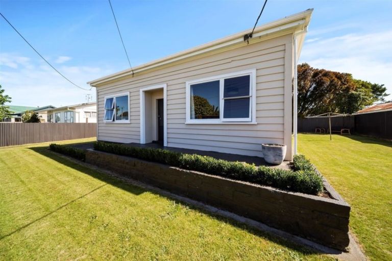 Photo of property in 37 Burns Street, Hawera, 4610