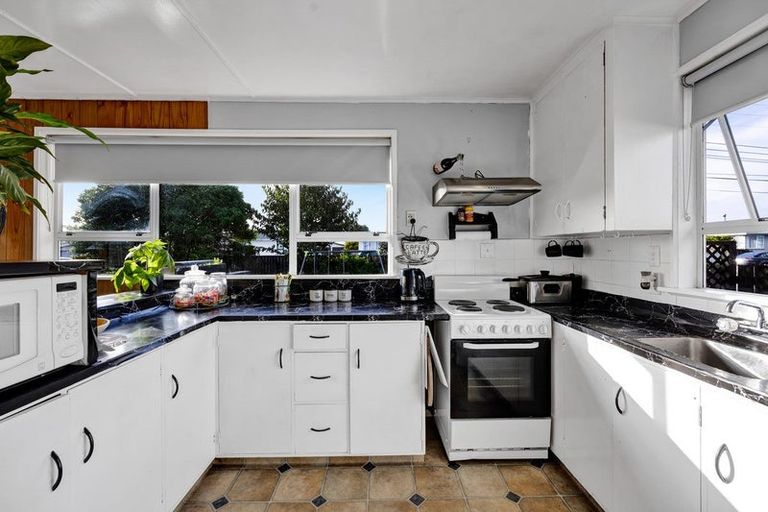 Photo of property in 23 Pacey Avenue, Hawera, 4610