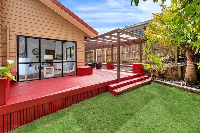 Photo of property in 1/15 Kupari Place, Totara Vale, Auckland, 0629