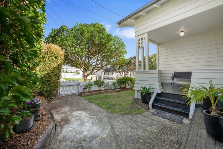 Photo of property in 8 Puriri Street, Helensville, 0800