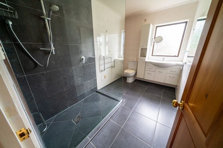 Photo of property in 248 Red Hills Road, Massey, Henderson, 0782