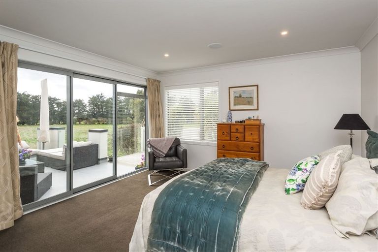Photo of property in 40 Pentonville Close, Westmorland, Christchurch, 8025
