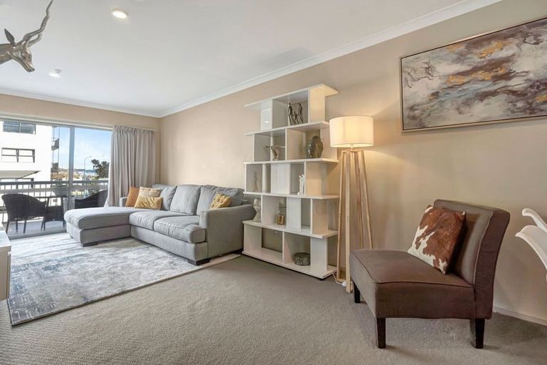 Photo of property in 8/46 Carlos Drive, Flat Bush, Auckland, 2016