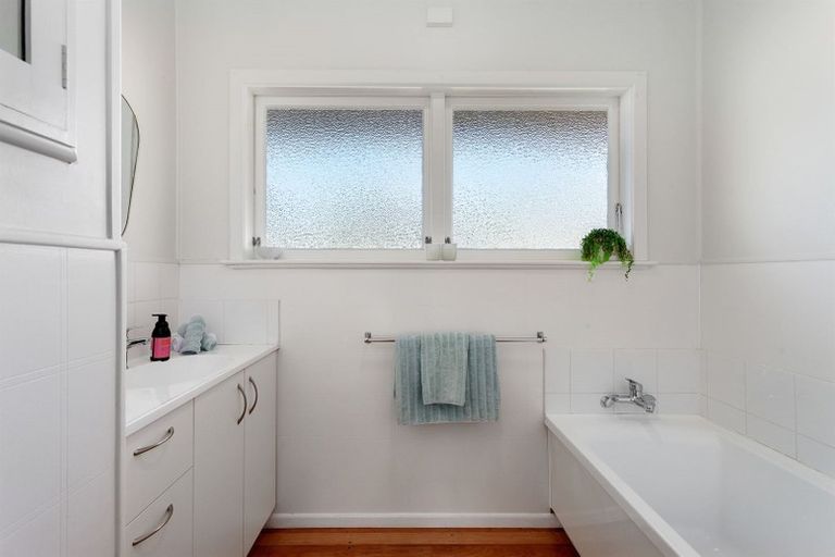 Photo of property in 28 Bridge Street, Edgecumbe, 3120