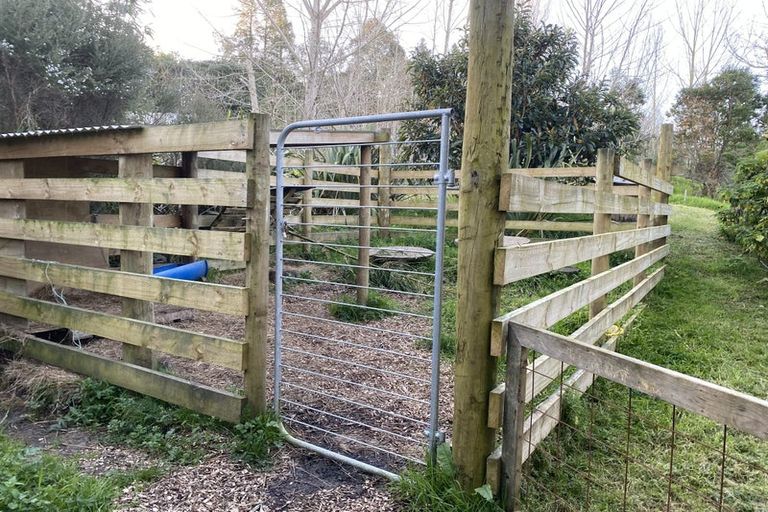 Photo of property in 4 Te Pahi River Drive, Paparoa, Maungaturoto, 0583