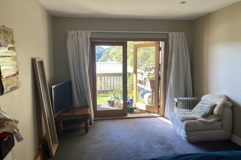 Photo of property in 98 Wadestown Road, Wadestown, Wellington, 6012