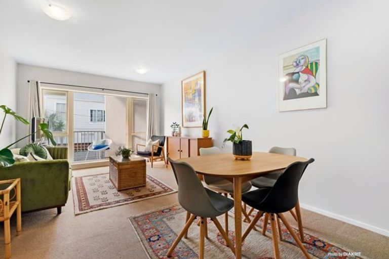 Photo of property in Luxford Villas, 105/72 Herald Street, Berhampore, Wellington, 6023