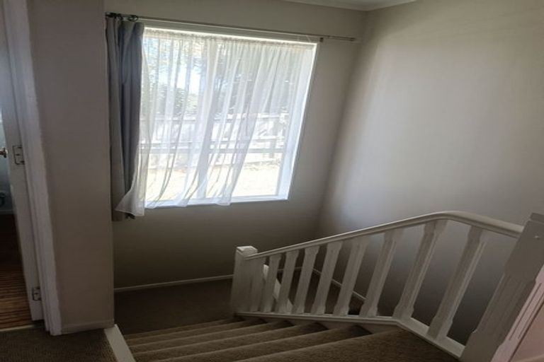 Photo of property in 3/166 Bradbury Road, Botany Downs, Auckland, 2010