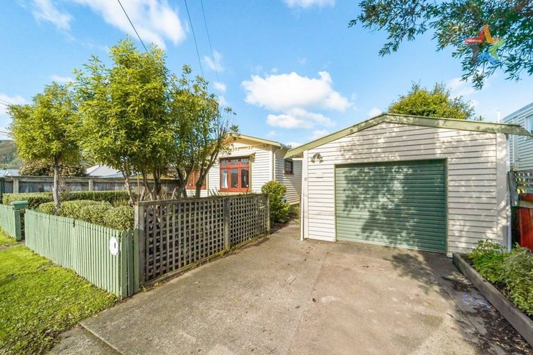 Photo of property in 17 Pirie Crescent, Moera, Lower Hutt, 5010