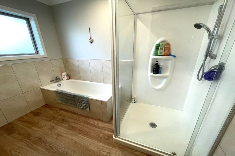 Photo of property in 23 Kaweka Place, Havelock North, 4130