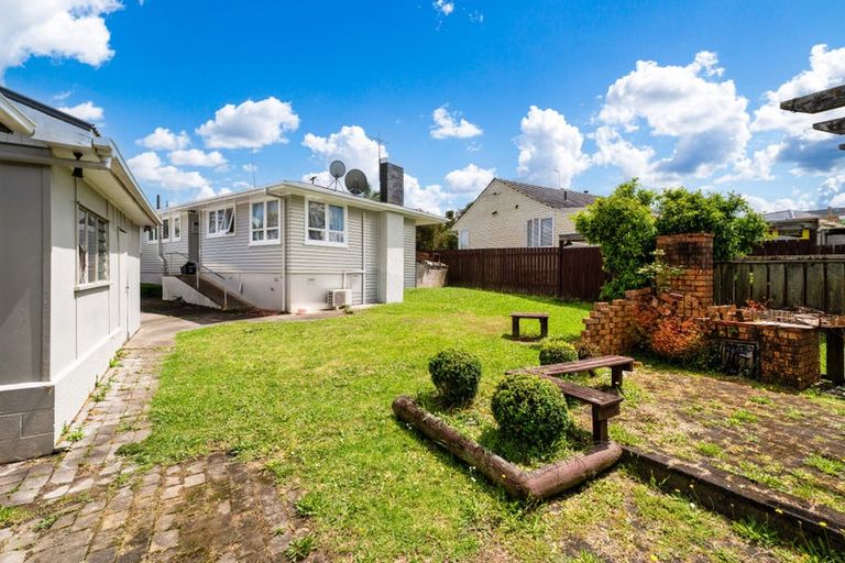 Photo of property in 39 Coniston Avenue, Te Atatu South, Auckland, 0610