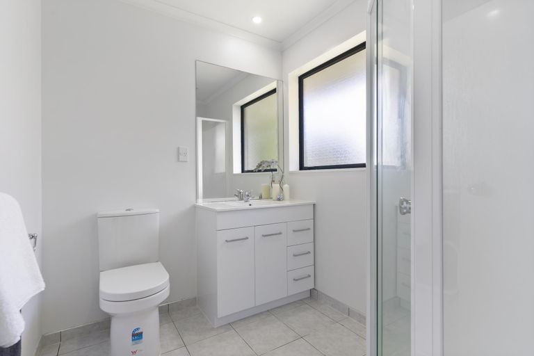 Photo of property in 8 Corrofin Drive, East Tamaki, Auckland, 2013