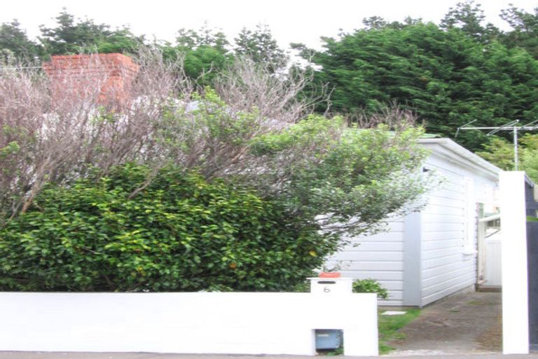 Photo of property in 6 Royal Street, Berhampore, Wellington, 6023