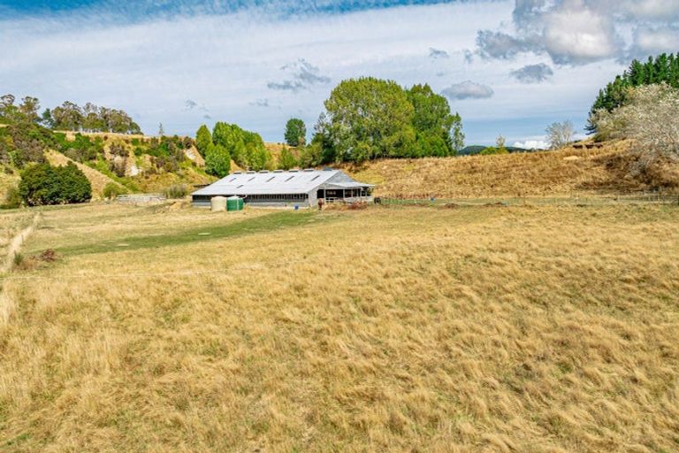 Photo of property in 1111 Tupurupuru Te Wharau Road, Kourarau Hill, Masterton, 5883