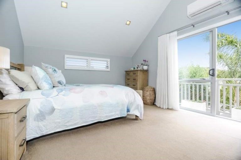 Photo of property in 11 Jomard Terrace, Northcross, Auckland, 0632