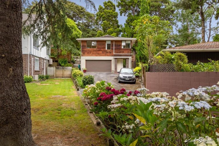 Photo of property in 2a Tiniroa Grove, Silverstream, Upper Hutt, 5019