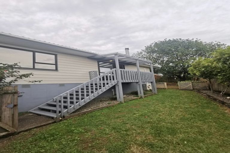 Photo of property in 9 Kupari Place, Totara Vale, Auckland, 0629