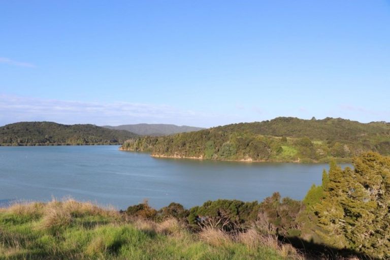 Photo of property in 68 Ranui Road, Karetu, 0283