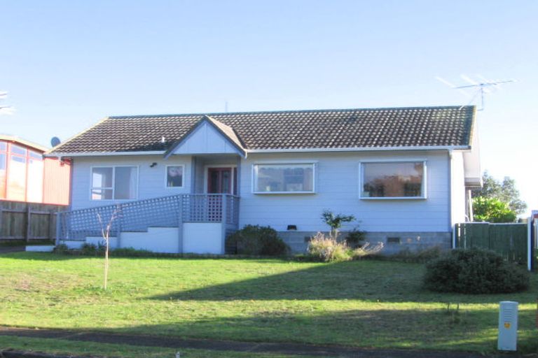 Photo of property in 23 Titoki Road, Waikanae Beach, Waikanae, 5036