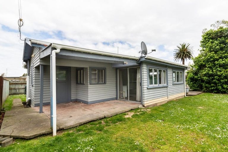 Photo of property in 88 Queenwood Road, Levin, 5510