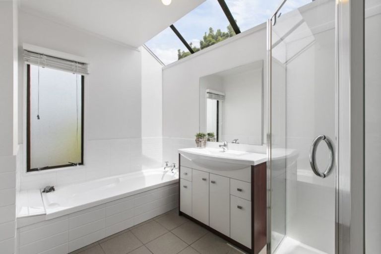 Photo of property in 63 Marina View Drive, West Harbour, Auckland, 0618