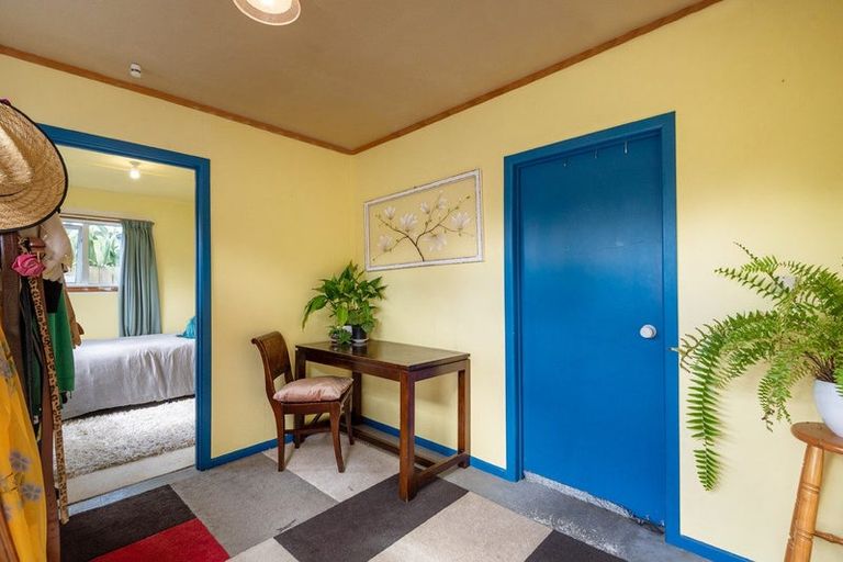 Photo of property in 7 Parakai Avenue, Parakai, 0830