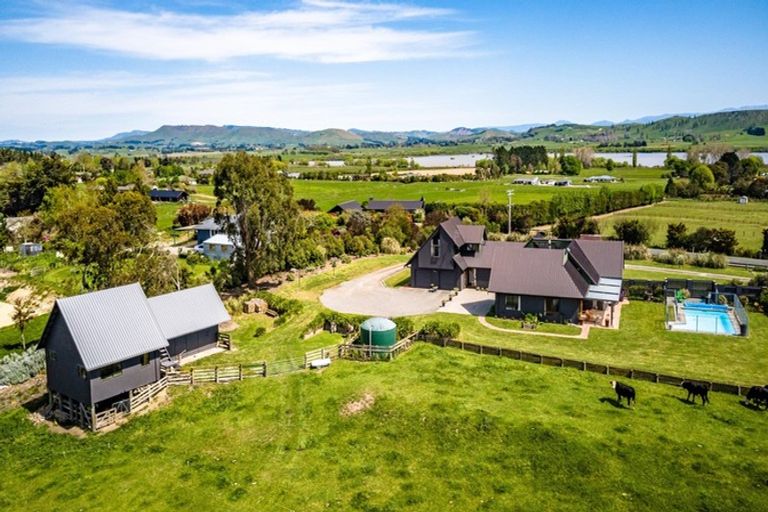 Photo of property in 297 Porangahau Road, Waipukurau, 4282