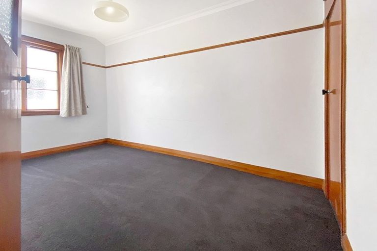 Photo of property in Ionian Flats, 123-125 Brougham Street, Mount Victoria, Wellington, 6011