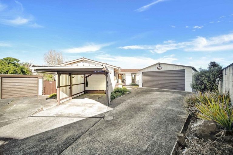 Photo of property in 12 Snowden Place, Opaheke, Papakura, 2113