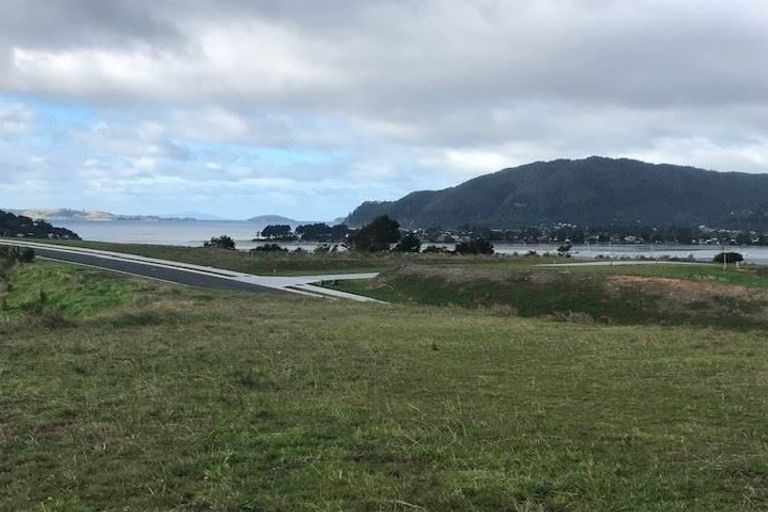 Photo of property in 18 Azimuth Road, Tairua, 3508
